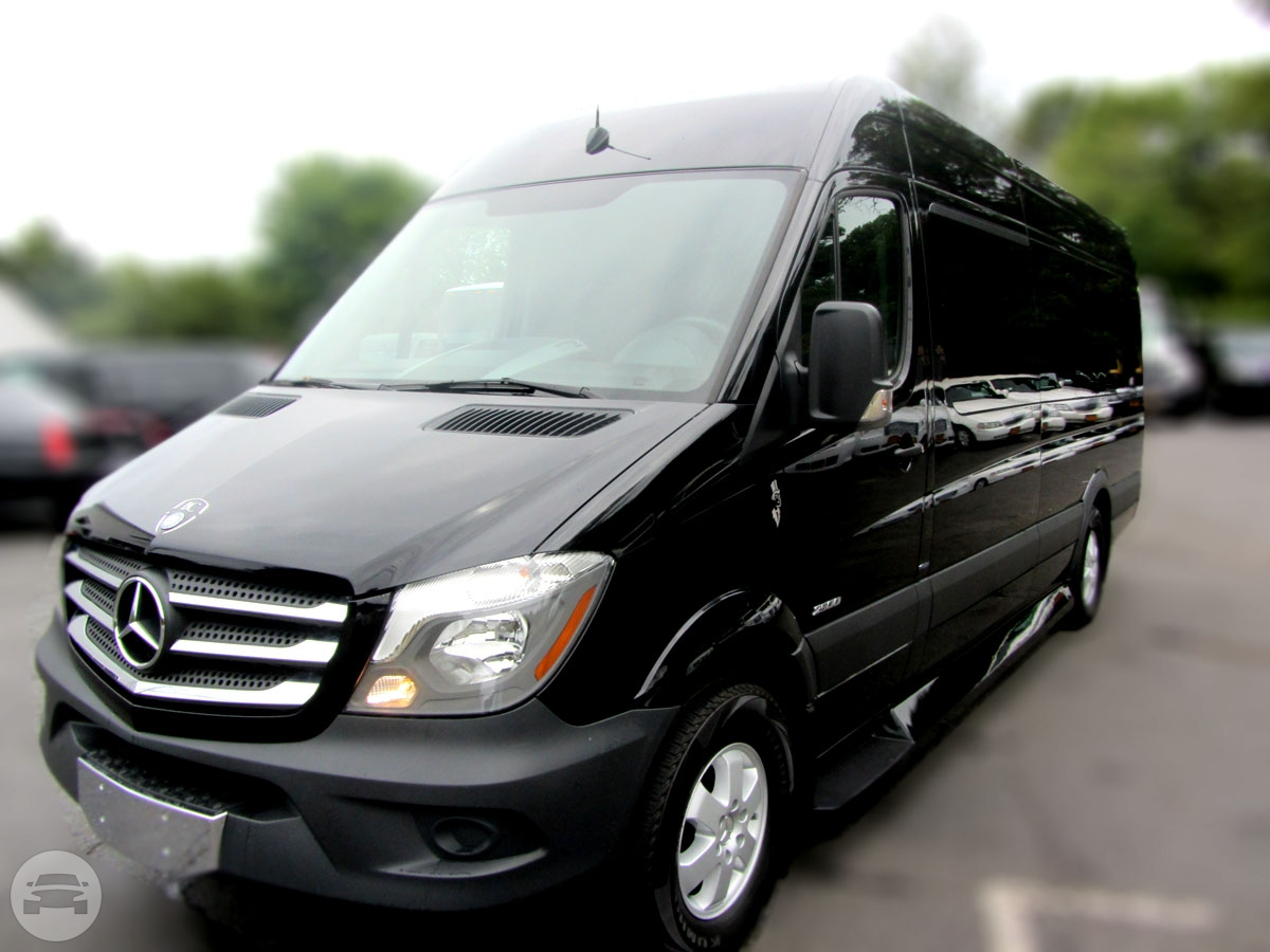 M & V Luxury Minibus Travel